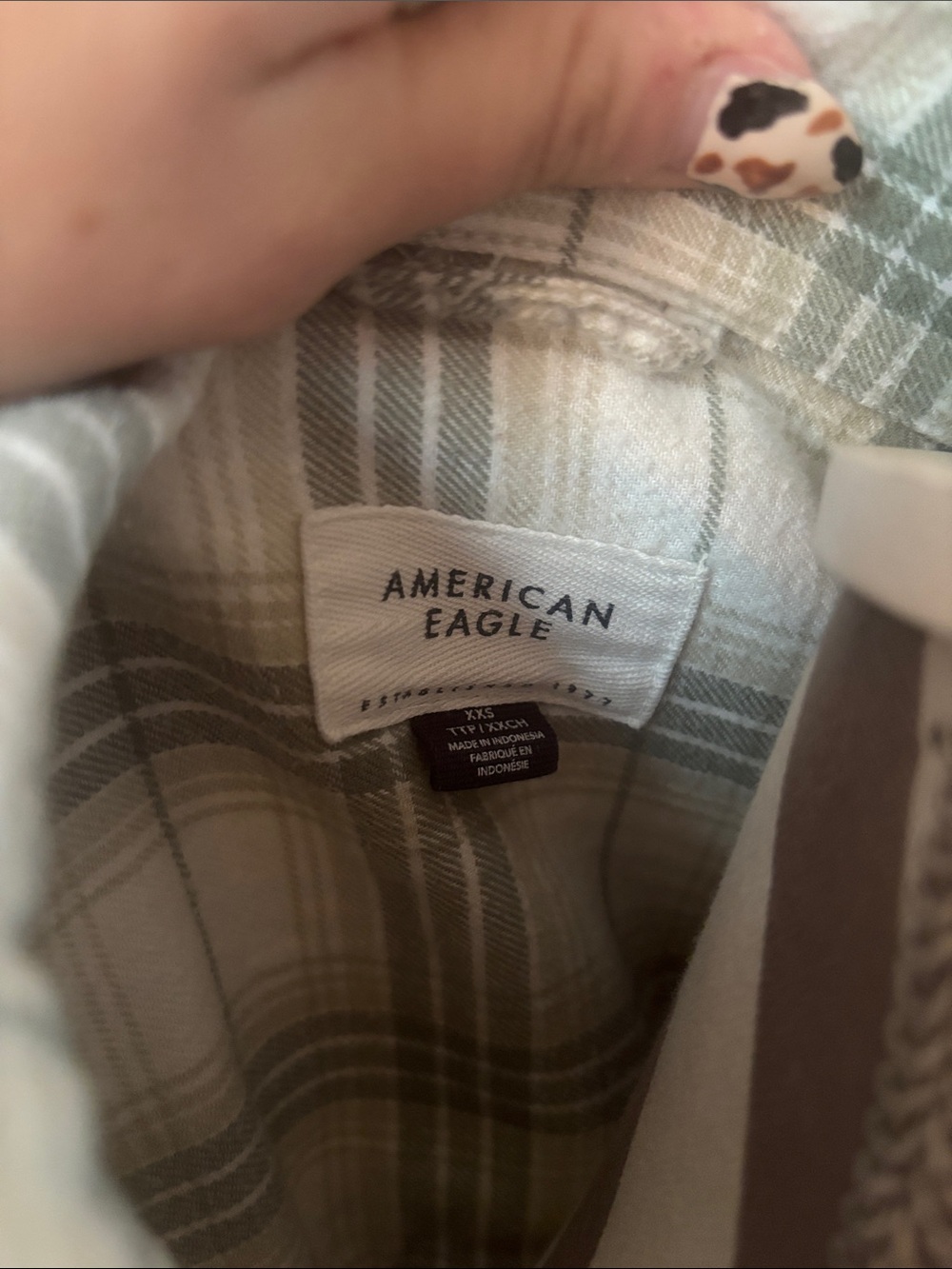 American Eagle Outfitters Green and Cream Plaid Button-Down Shirt - Picture 6 of 6